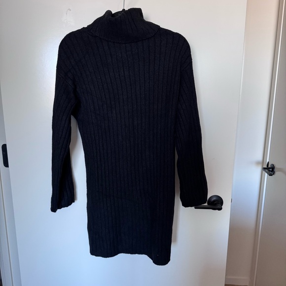 Abercrombie & Fitch Easy-Fitting Turtleneck Sweater dress - Picture 3 of 3